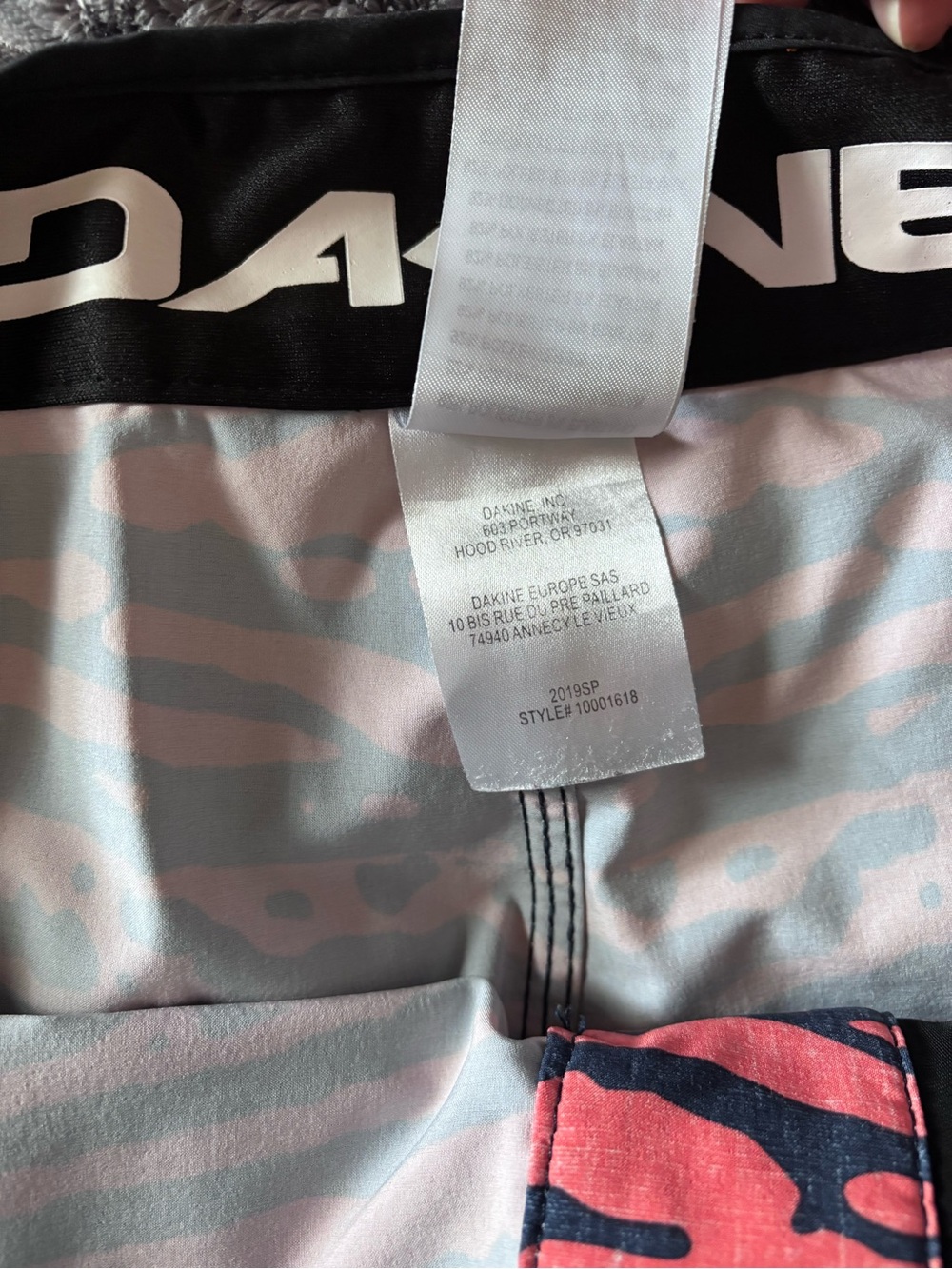 Dakine Menโs Board Shorts Size 32 Blue Coral Swim Trunks Surf - Picture 9 of 12